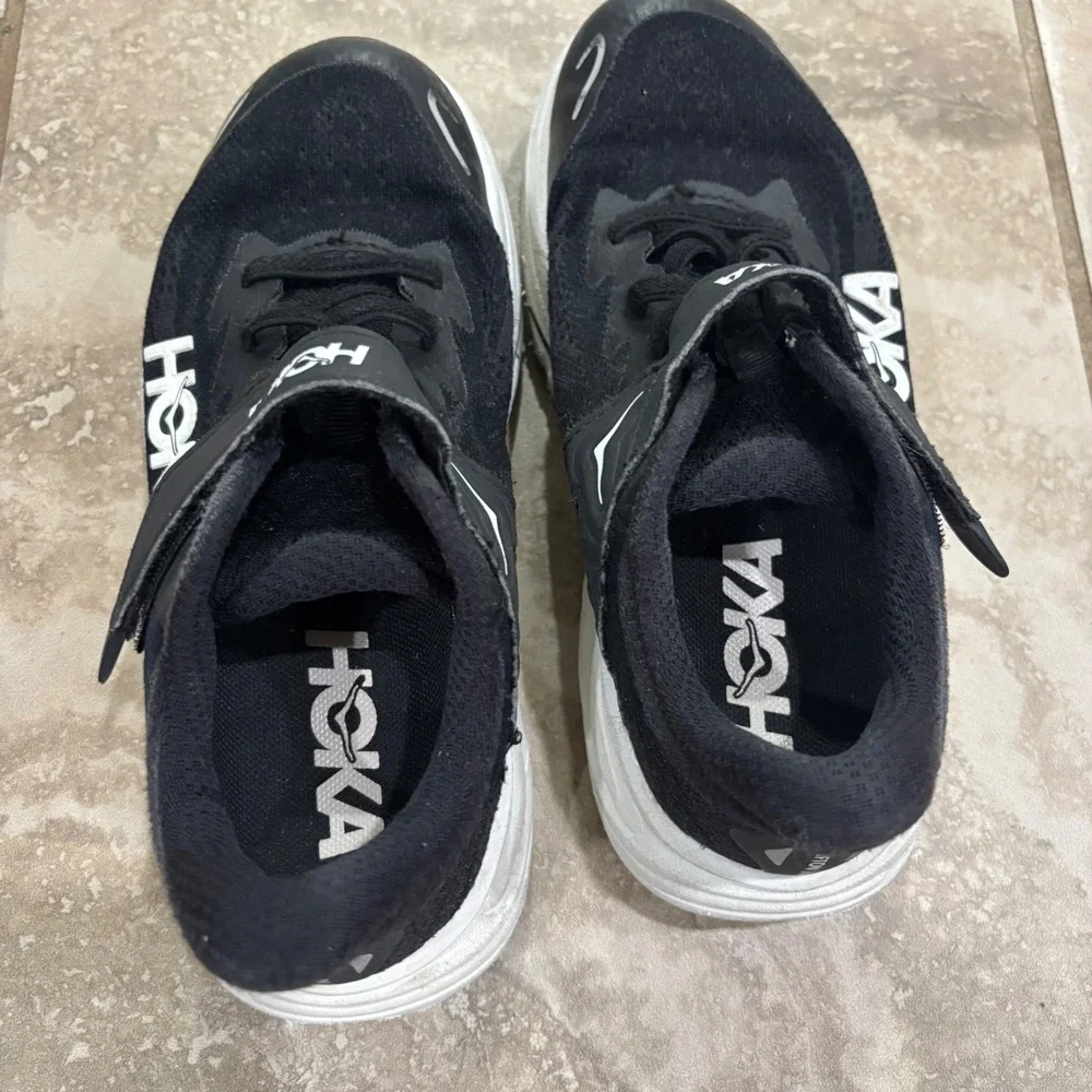 Hoka One One Clifton 9 Little Kid Running Shoes Black White 1168873 BWHT Size 1M